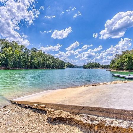Majestic Lakefront Lodge เซอเวียร์วีล ภายนอก รูปภาพ