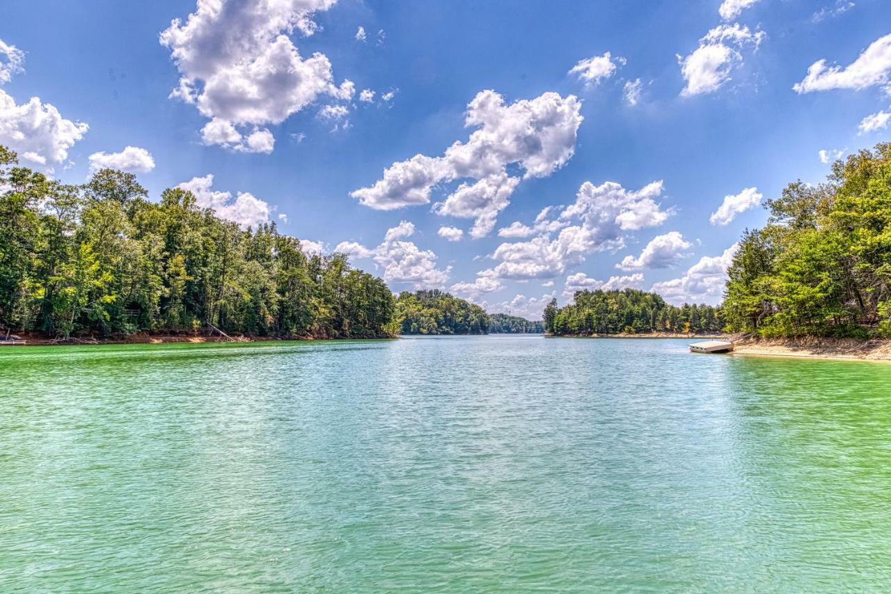 Majestic Lakefront Lodge เซอเวียร์วีล ภายนอก รูปภาพ