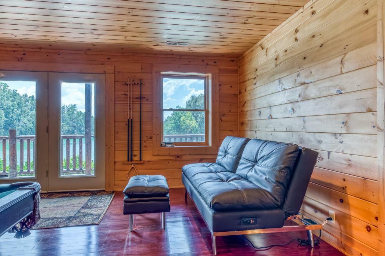 Majestic Lakefront Lodge เซอเวียร์วีล ภายนอก รูปภาพ