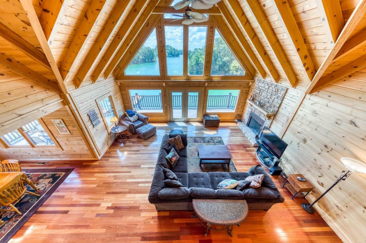 Majestic Lakefront Lodge เซอเวียร์วีล ภายนอก รูปภาพ