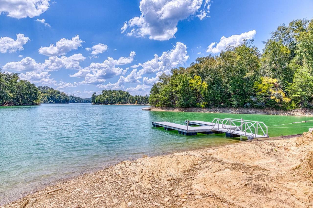 Majestic Lakefront Lodge เซอเวียร์วีล ภายนอก รูปภาพ