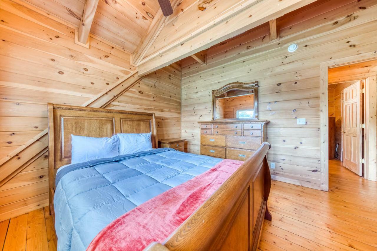 Majestic Lakefront Lodge เซอเวียร์วีล ภายนอก รูปภาพ
