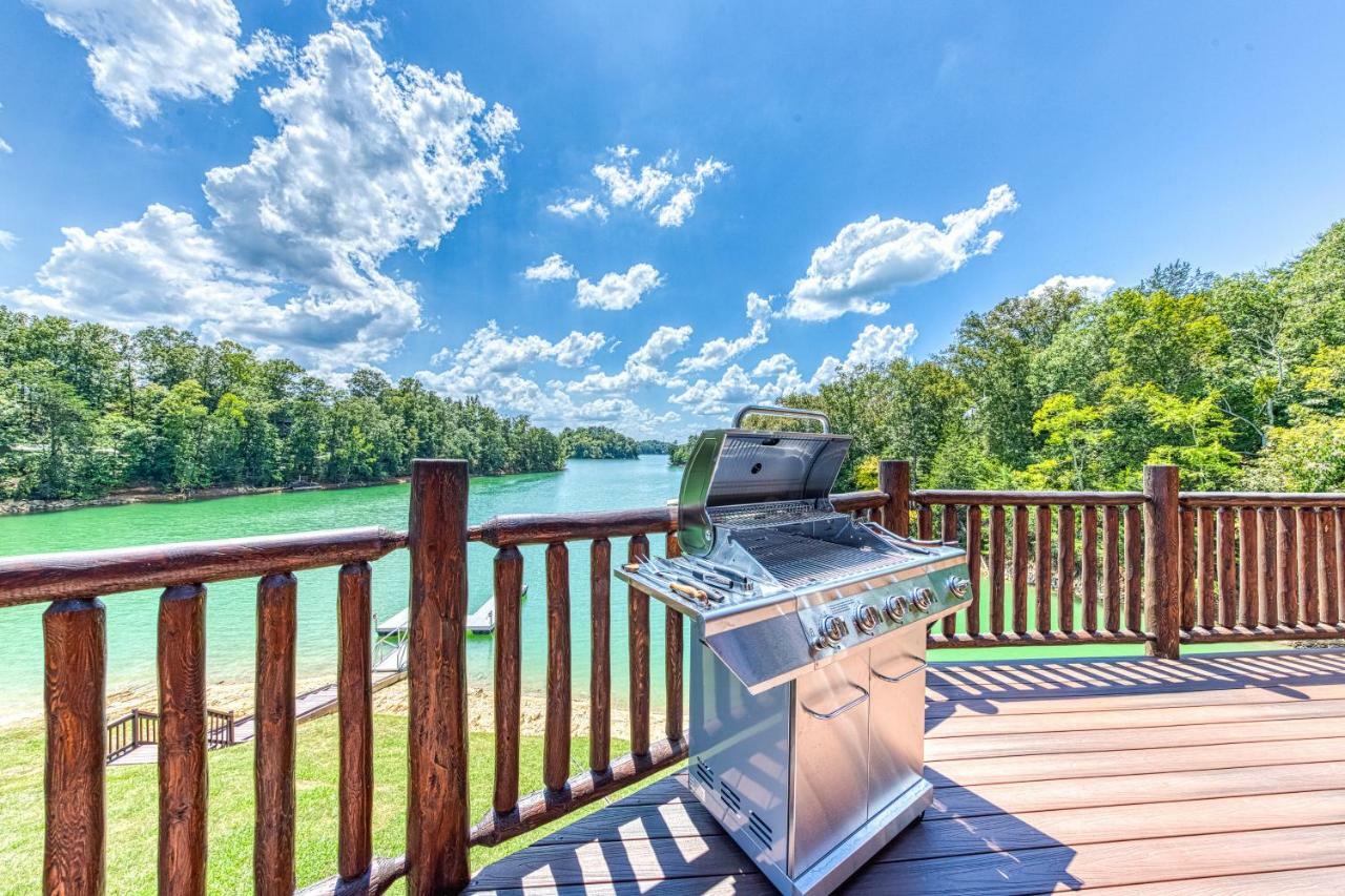 Majestic Lakefront Lodge เซอเวียร์วีล ภายนอก รูปภาพ